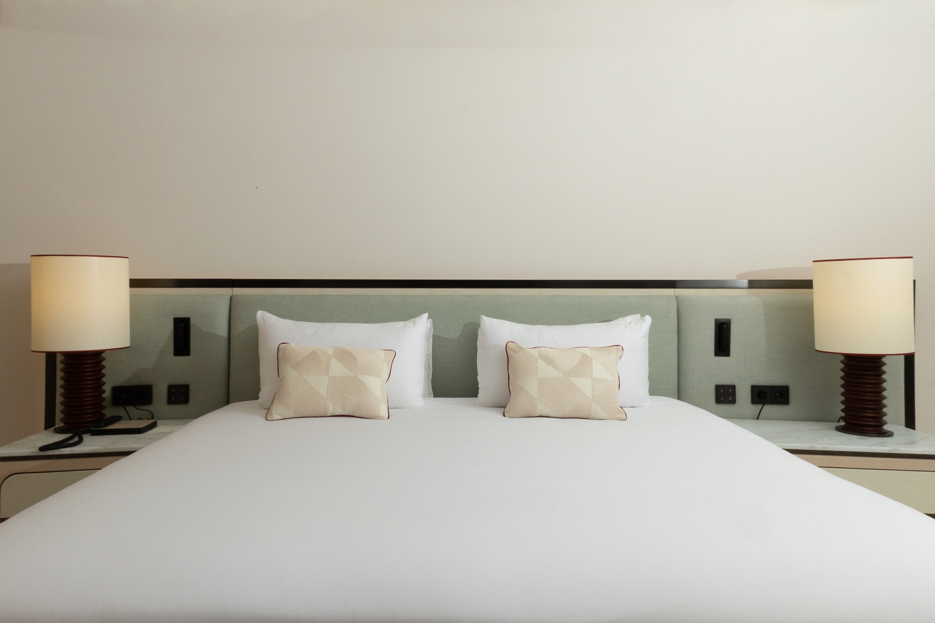 Tres dormitorios y terrazas privadas con un dominio ininterrumpido sobre el horizonte.